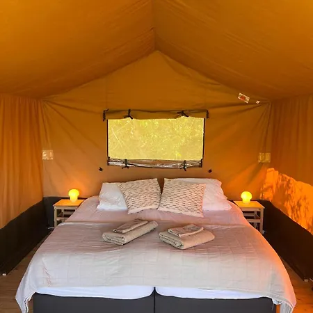 Luksusowy namiot Luxe Safari Tent